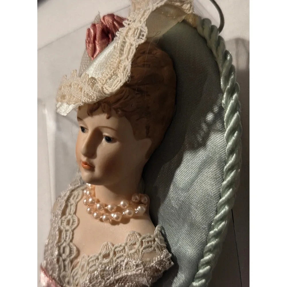 Vintage Victorian Porcelain Lady Bust‎ Ornament Lace Hat Pearls Sage Green Oval